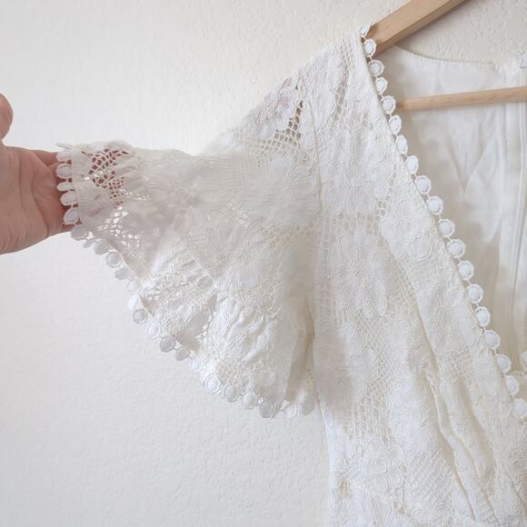 Indikah Dress XS Lace Crochet White Mini Bell Flutter Sleeve V-Neck Party Event - Picture 4 of 9